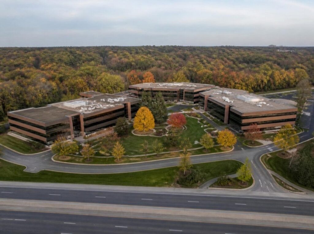 Low-rise office complex beside a forest preserve in Northfield, IL, Northfield office space guide for tenants | Tenant Advisors