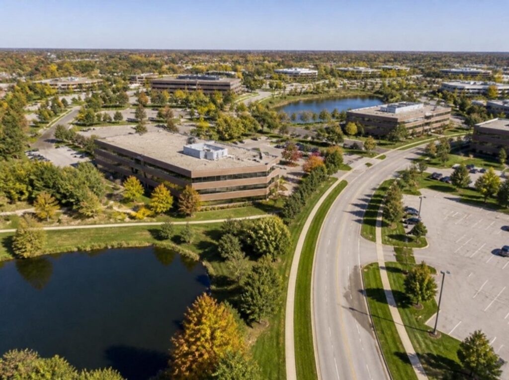 Low-rise business park office buildings in Vernon Hills, IL, Vernon Hills office space guide for tenants | Tenant Advisors