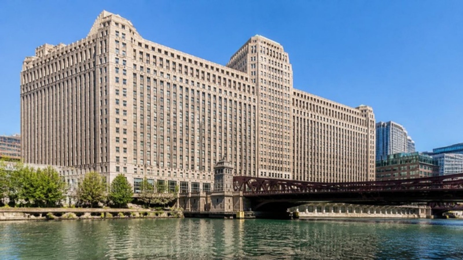 The Merchandise Mart on the Chicago River, River North, Chicago